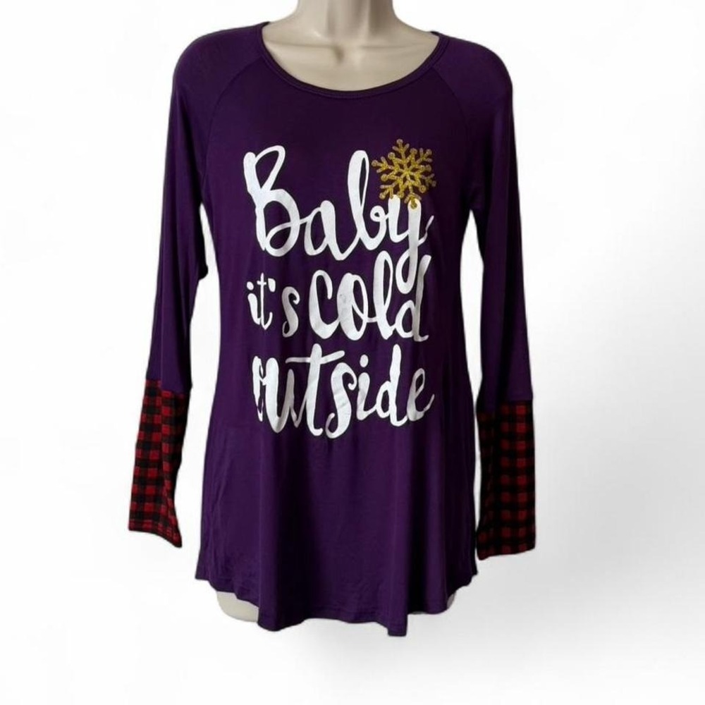 "Baby It's Cold Outside" Graphic‎ Tee